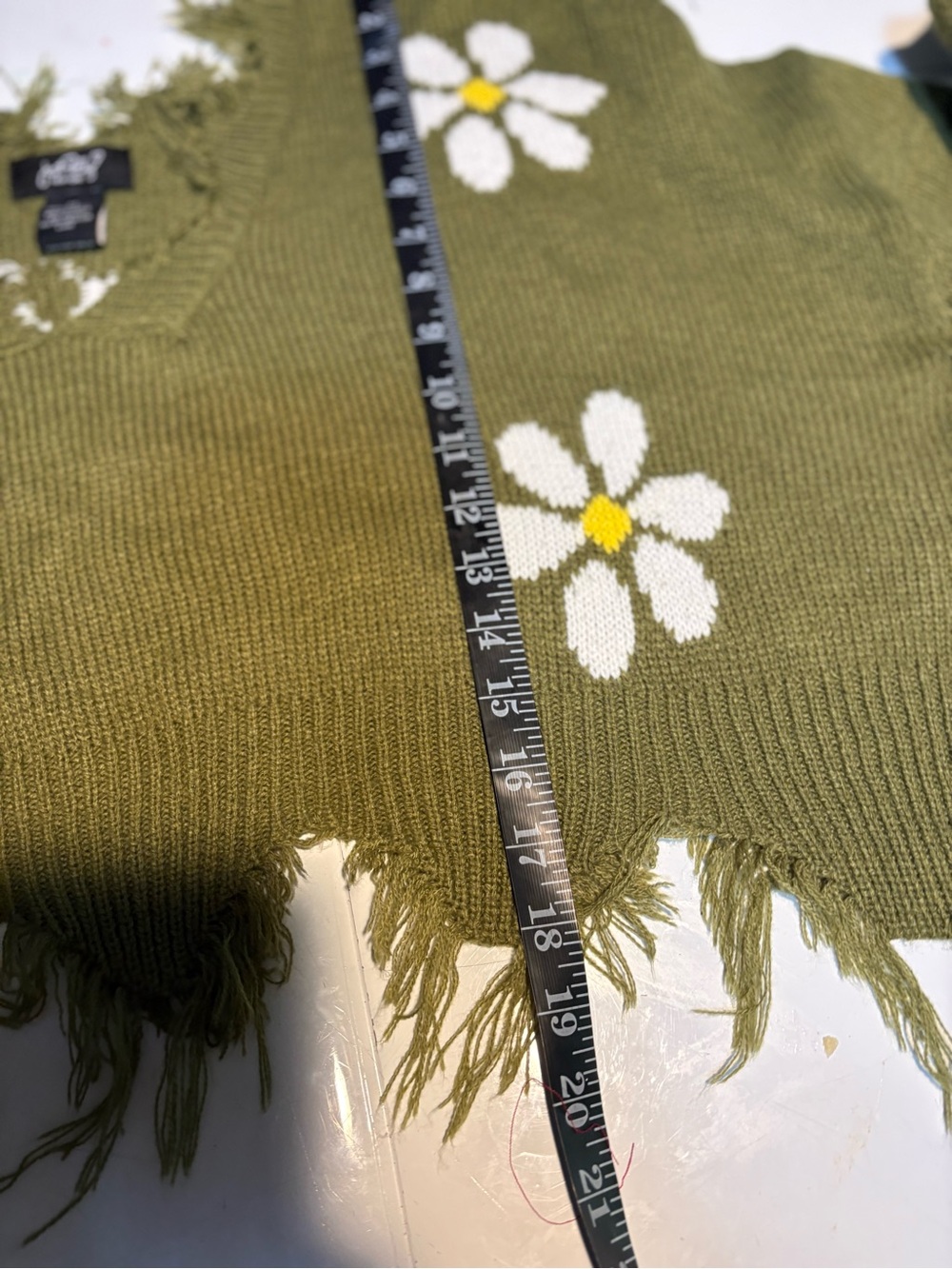 Just Polly Distressed Daisy Knit Pullover Sweater in olive green xl - Picture 6 of 9